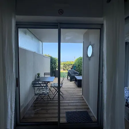 Les Pieds Dans L'eau - Acces *