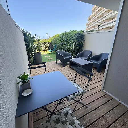 Les Pieds Dans L'eau - Acces * 카네트