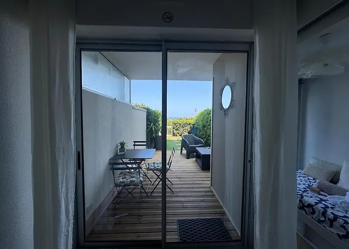 Les Pieds Dans L'eau - Acces *