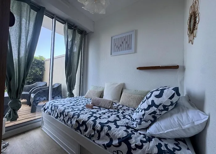 Les Pieds Dans L'eau - Acces * كانيه