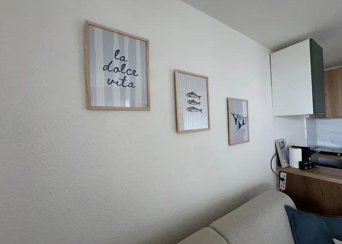 Les Pieds Dans L'eau - Acces * كانيه